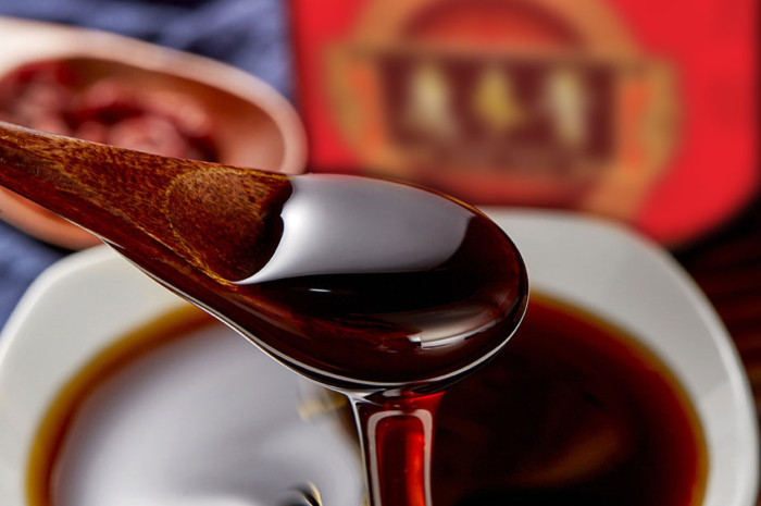 膏滋加工的“八繁之功”：揭秘一滴精品膏滋背后的匠心工艺与现代科技